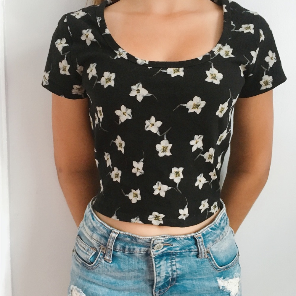 Vintage flowered cropped t